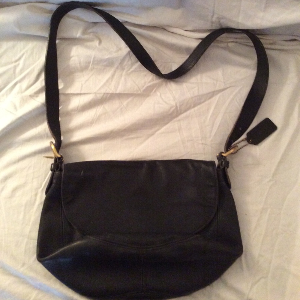 REPosh Black vintage Coach Crossbody!